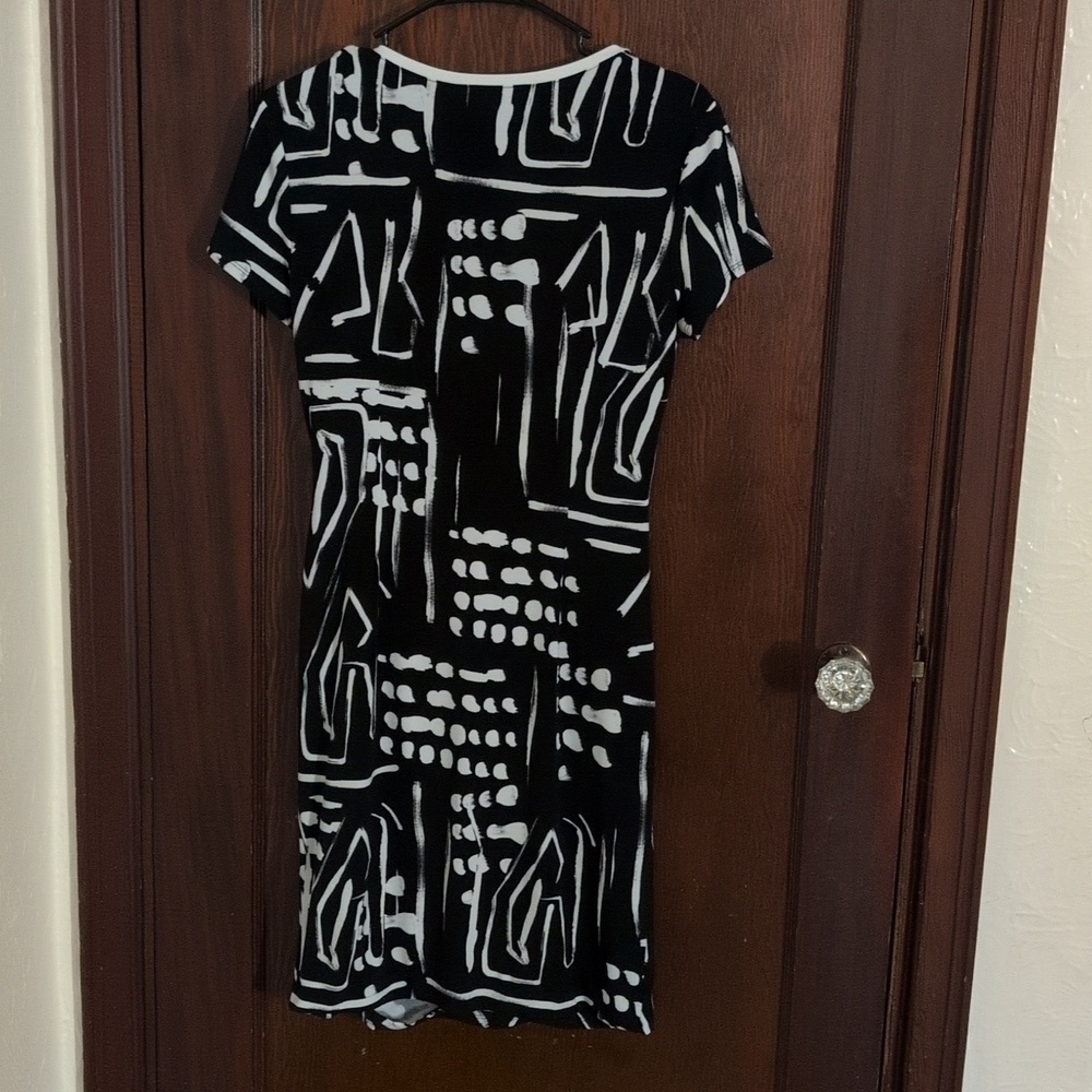 Joseph Ribkoff Black/ Vanilla Dress Style 221227 Size 6 - Picture 11 of 11